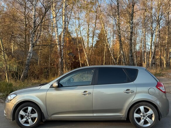 2010 Kia Ceed I Рестайлинг, серебристый, 660000 рублей - вид 4