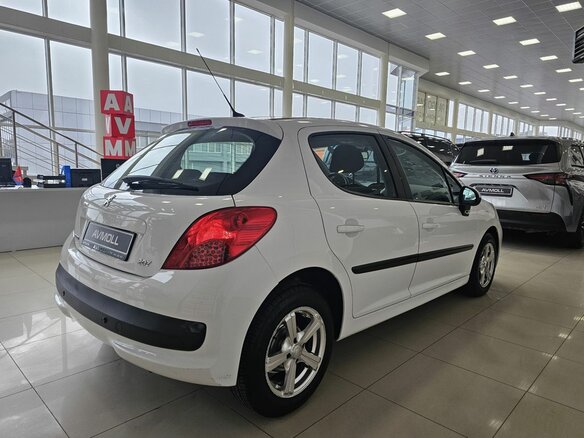 2008 Peugeot 207 I, белый, 589000 рублей - вид 8