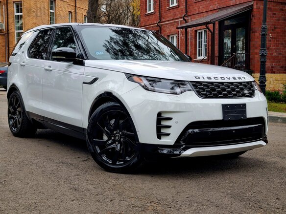 2024 Land Rover Discovery P300 V Рестайлинг, белый, 6390000 рублей - вид 1