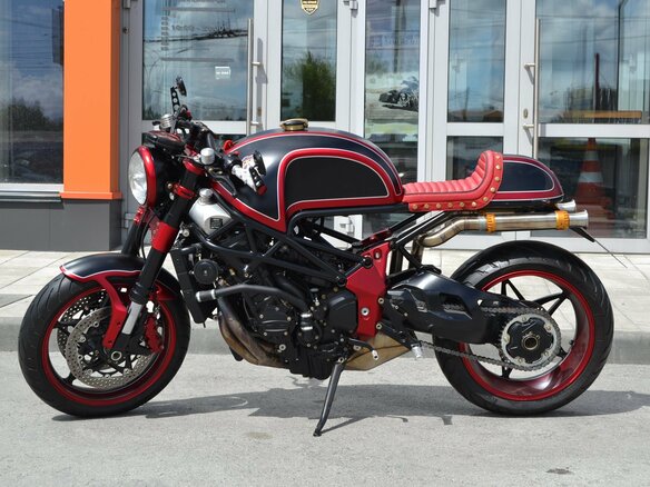 2011 MV Agusta Brutale 920, пурпурный - вид 13