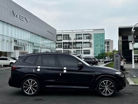 2022 BMW X3 25i xDrive III (G01) Рестайлинг, чёрный, 4400000 рублей, вид 4
