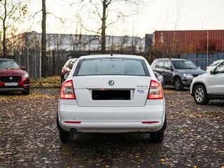 2011 Skoda Octavia II (A5) Рестайлинг, белый, 530000 рублей, вид 4