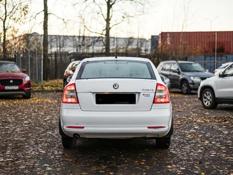 2011 Skoda Octavia II (A5) Рестайлинг, белый, 530000 рублей, вид 4