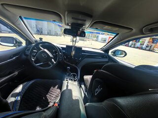 2021 Toyota Camry VIII (XV70) Рестайлинг, белый, 2700000 рублей, вид 3