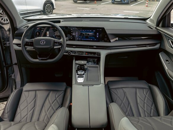 2024 Changan CS75 Plus III, серый, 2495000 рублей - вид 17