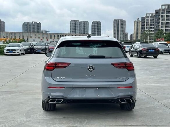 2023 Volkswagen Golf VIII, серый, 1740000 рублей - вид 6