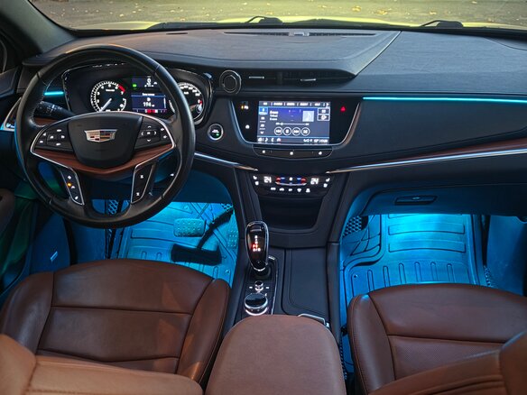 2021 Cadillac XT5 I Рестайлинг, чёрный, 3600000 рублей - вид 8