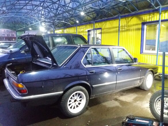 1986 BMW 5 серии 525E II (E28), синий, 340000 рублей - вид 5