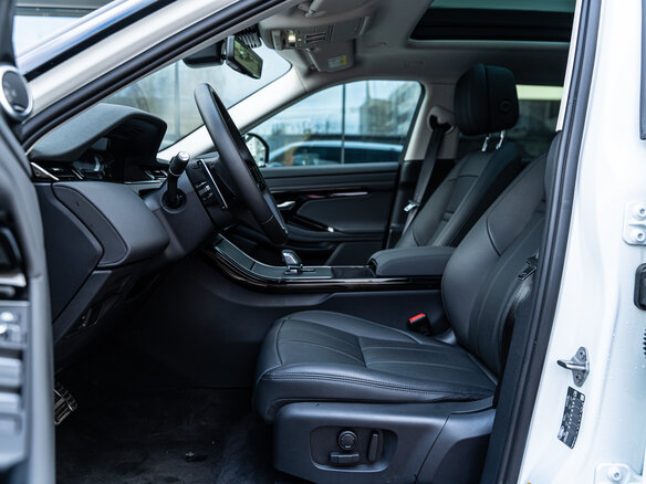 2025 Land Rover Range Rover Evoque L II Рестайлинг, белый, 6490000 рублей - вид 9