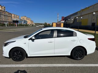 2019 Kia Rio IV, белый, 1550000 рублей, вид 2