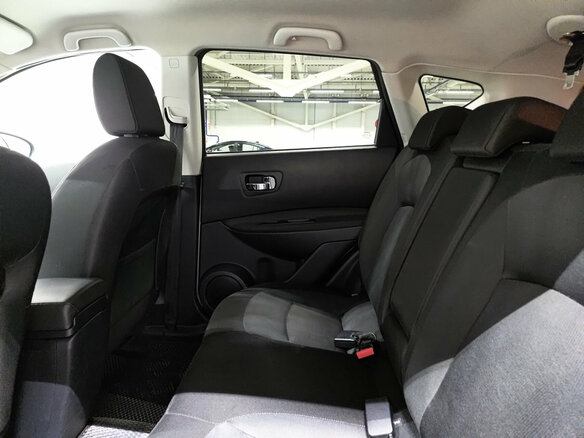 2013 Nissan Qashqai I Рестайлинг, серебристый, 900000 рублей - вид 11