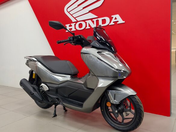 2026 Honda NWG150, серебристый, 399900 рублей - вид 1