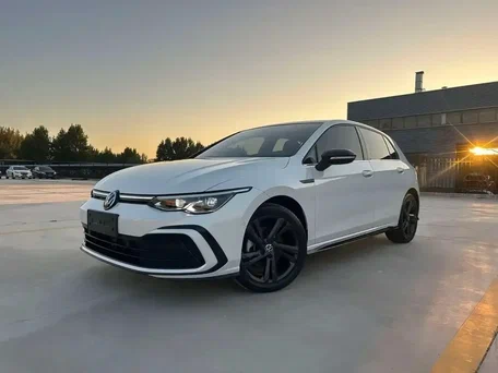 2023 Volkswagen Golf VIII, белый, 1910000 рублей, вид 1