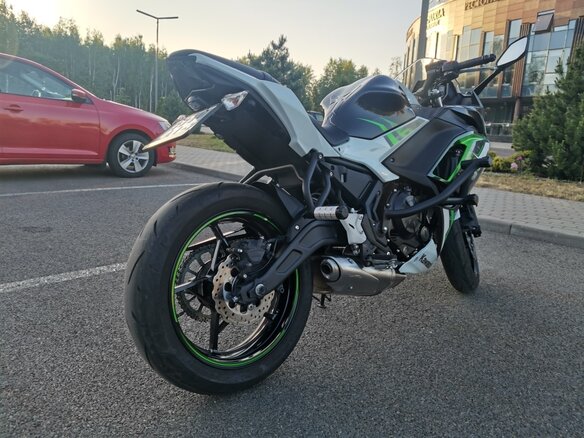 2021 Kawasaki Ninja 650, белый, 670856 рублей - вид 4