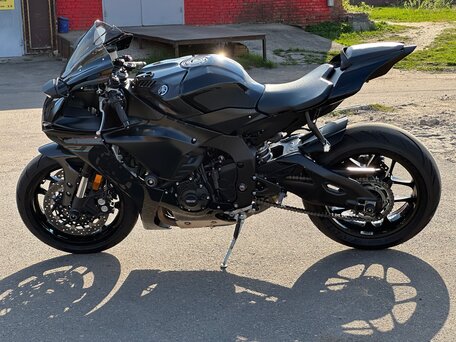 2023 Yamaha YZF-R1, чёрный, 2050000 рублей, вид 2
