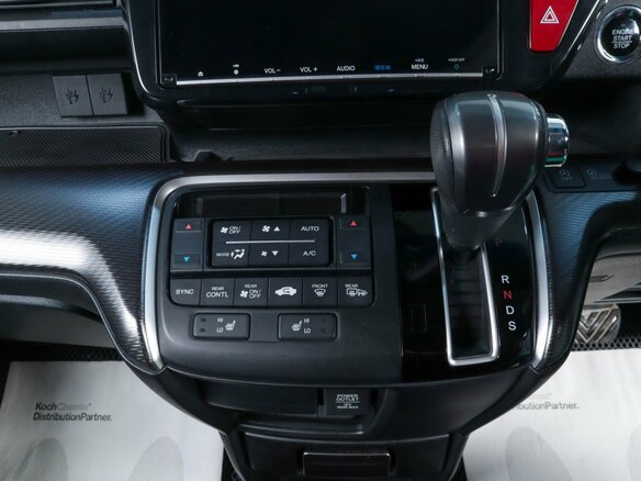 2018 Honda Stepwgn V Рестайлинг, белый, 2579000 рублей - вид 15