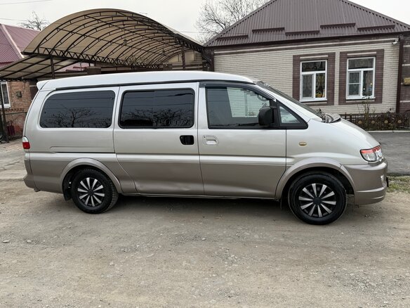 2007 Dongfeng MPV, серебристый, 850000 рублей - вид 1