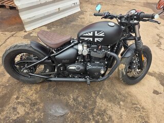 2019 Triumph Bonneville Bobber, чёрный, 1650000 рублей, вид 2