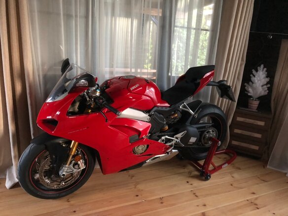 2018 Ducati Panigale V4, красный - вид 4