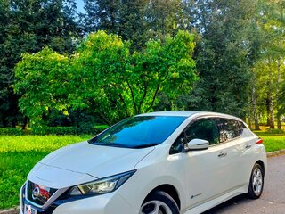 2018 Nissan Leaf II (ZE1), белый, 1775000 рублей, вид 1