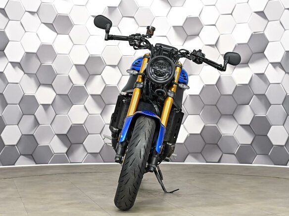 2023 Yamaha XSR900, синий, 1277000 рублей - вид 4