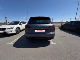 2018 Volkswagen Touareg III, серый, 5050000 рублей, вид 5