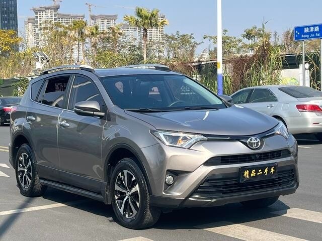 Открыть фотографии: Toyota RAV4 IV (XA40) Рестайлинг