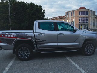 2024 Mitsubishi L200 VI, серебристый, 4950000 рублей, вид 2