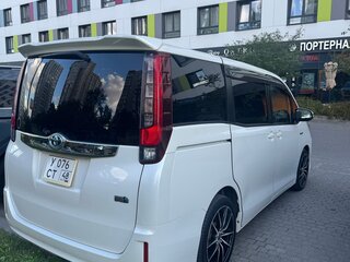 2015 Toyota Noah III (R80), белый, 1690000 рублей, вид 3
