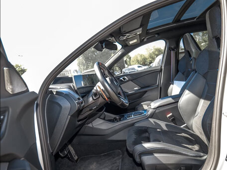 2025 BMW 1 серии M135i xDrive IV (F70), белый, 6417360 рублей, вид 4