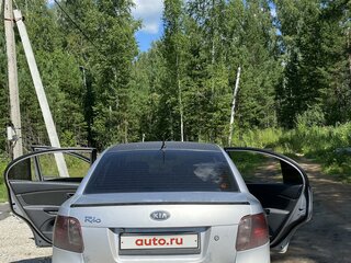 2011 Kia Rio II Рестайлинг, серебристый, 650000 рублей, вид 1