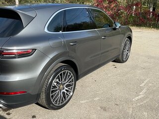 2019 Porsche Cayenne III, серый, 5350000 рублей, вид 3