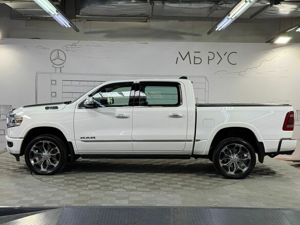 2022 Ram 1500 Crew Cab V, белый - вид 11