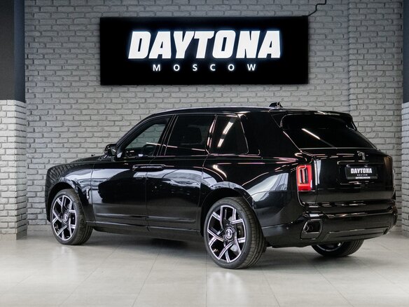2025 Rolls-Royce Cullinan Black Badge I Рестайлинг (Series II), чёрный, 58000000 рублей - вид 5