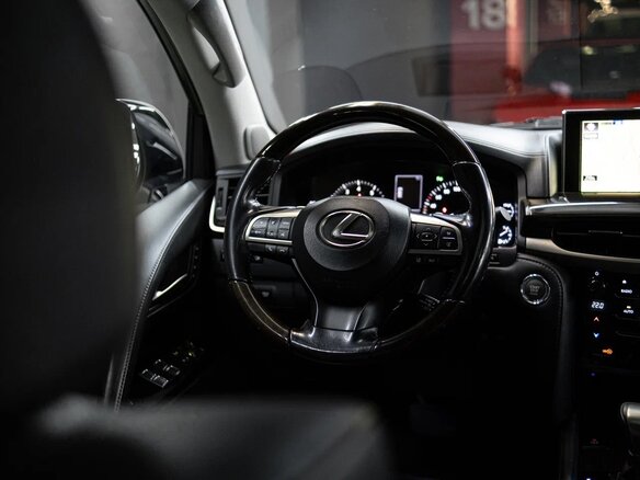 2016 Lexus LX 570 III Рестайлинг 2, белый, 7850000 рублей - вид 19