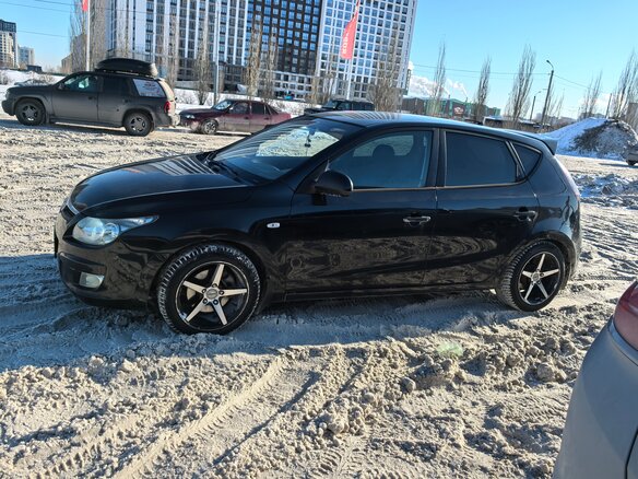 2010 Hyundai i30 I, чёрный, 750000 рублей - вид 3