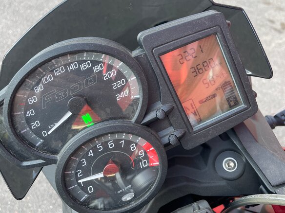 2019 BMW F 800 R, красный, 750000 рублей - вид 4