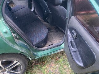 1998 Hyundai Elantra II (J2, J3), зелёный, 110000 рублей, вид 3