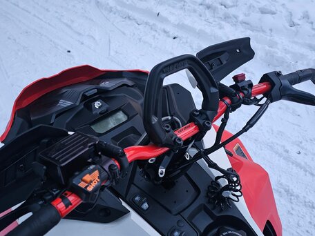 2019 BRP Ski-Doo Summit 850, красный, 1390000 рублей, вид 2