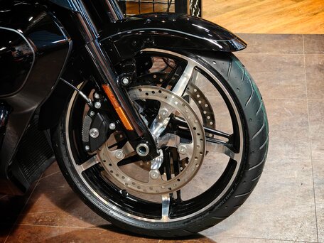 2026 Harley-Davidson Street Glide Ultra, чёрный, 4499900 рублей, вид 5