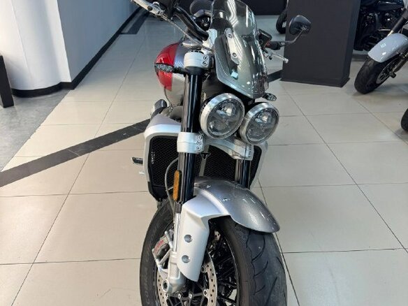 2022 Triumph Rocket 3, серый, 2300000 рублей - вид 7