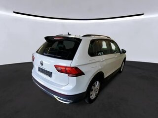 2022 Volkswagen Tiguan II Рестайлинг, белый, 2392000 рублей, вид 2