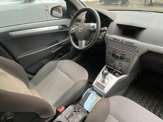 2011 Opel Astra H Рестайлинг, серый, 700000 рублей, вид 2