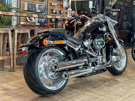 2024 Harley-Davidson Fat Boy, чёрный, 3350000 рублей, вид 3