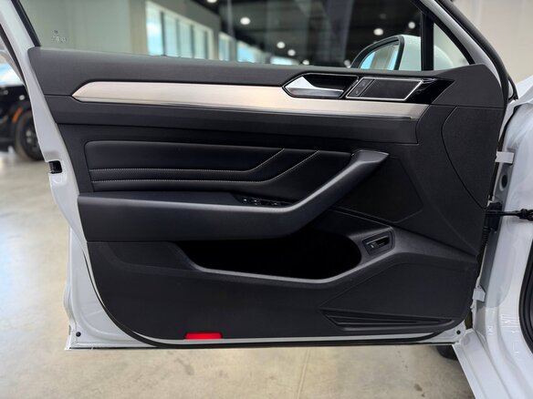 2023 Volkswagen Passat B8 Рестайлинг, белый, 2550000 рублей - вид 13
