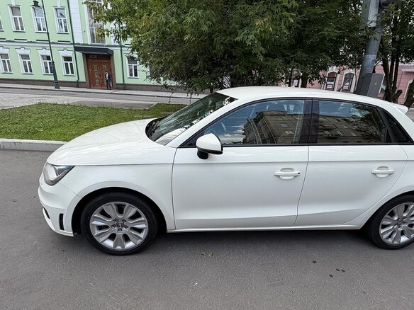 2013 Audi A1 I (8X), белый - вид 6