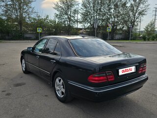 1999 Mercedes-Benz E-Класс 320 II (W210, S210) Рестайлинг, чёрный, 600000 рублей, вид 4