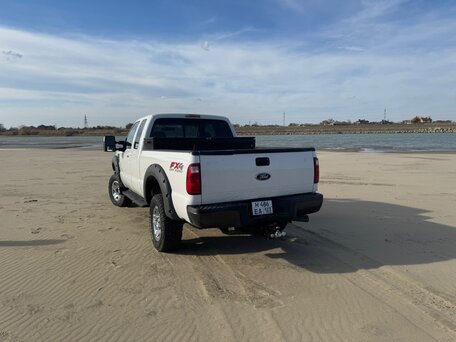 2008 Ford F-250, белый, 3600000 рублей, вид 4