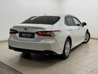 2020 Toyota Camry VIII (XV70), белый, 2895000 рублей, вид 4