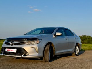 2015 Toyota Camry VII (XV50) Рестайлинг, серебристый, 1950000 рублей, вид 2